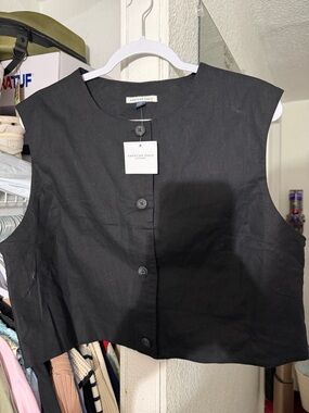 American Eagle Outfitters Black Button-Front Cropped Shell